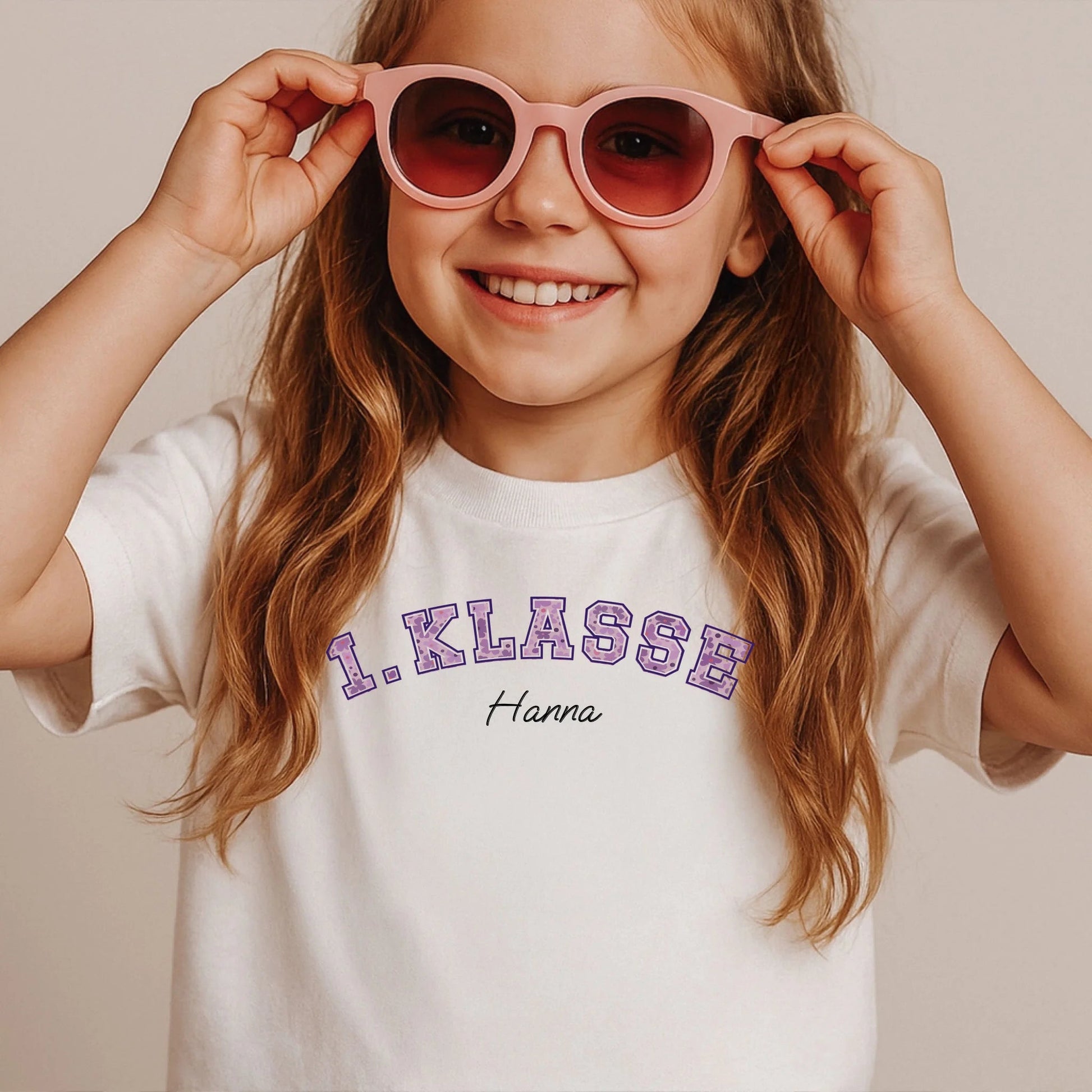 Personalisiertes T-Shirt Erste Klasse Blumen - LeinwandGlück