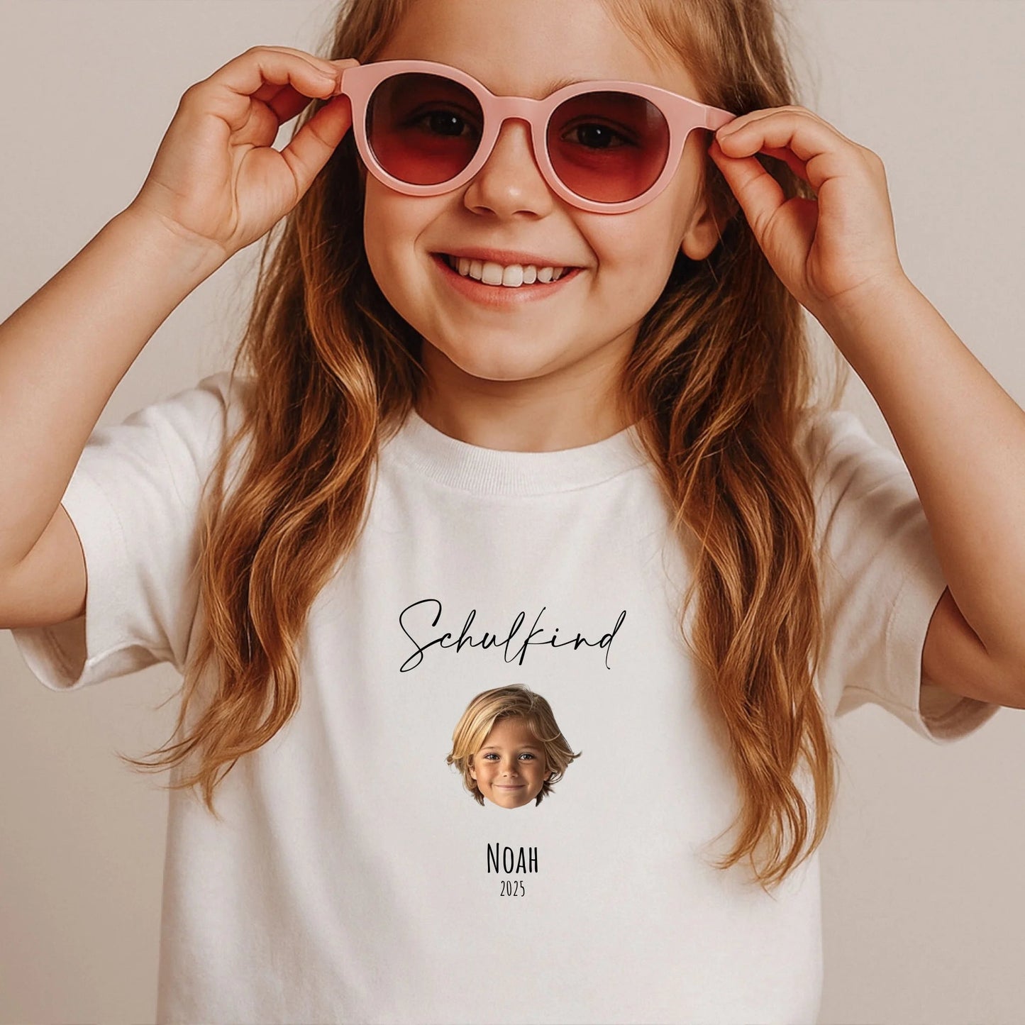 Schulkind T-Shirt mit Namen und Foto - LeinwandGlück