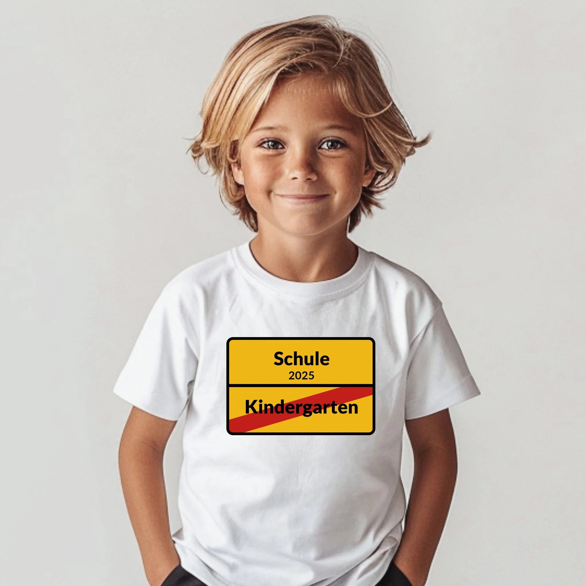 Schulkind T-Shirt Ortsschild - LeinwandGlück